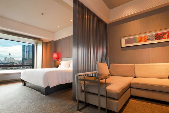 Room 10 of 55