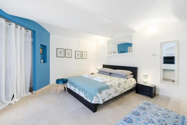 Room 4 of 19