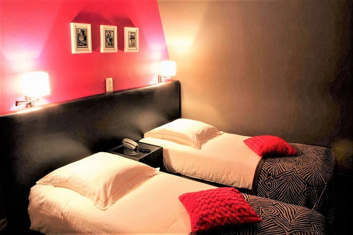 Room 28 of 42