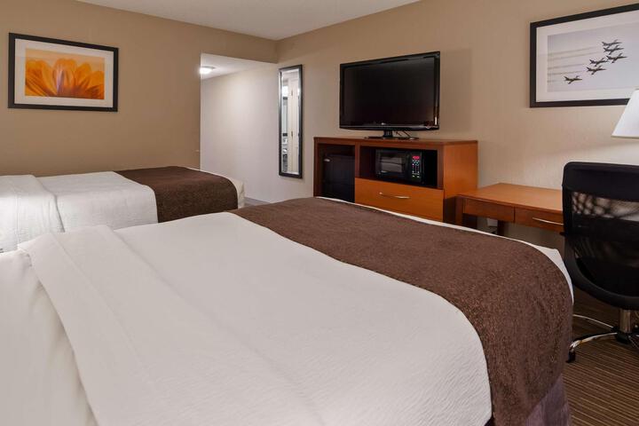 2 Double Beds Flat Screen Television Microwave and Refrigerator High Speed Internet Accessible Coffee Maker, Hairdryer Full Breakfast (3 of 17)