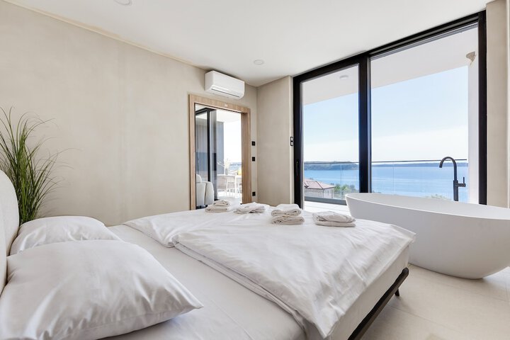 Room 7 of 28