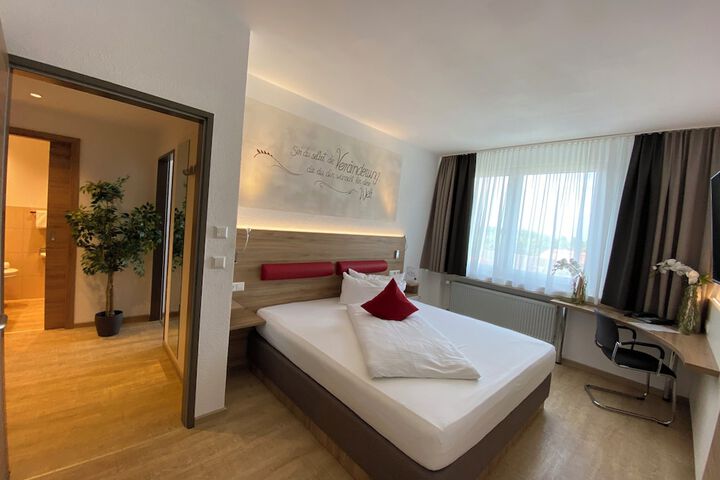 Room 7 of 28