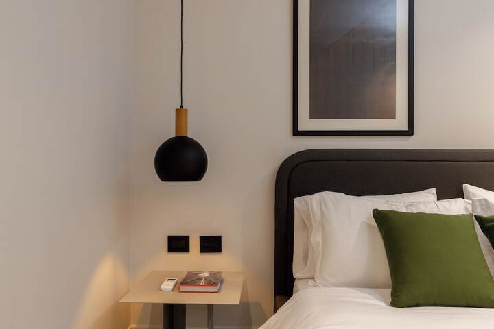 Room 42 of 199