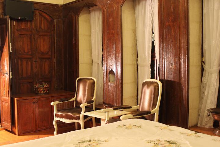 Room 21 of 43