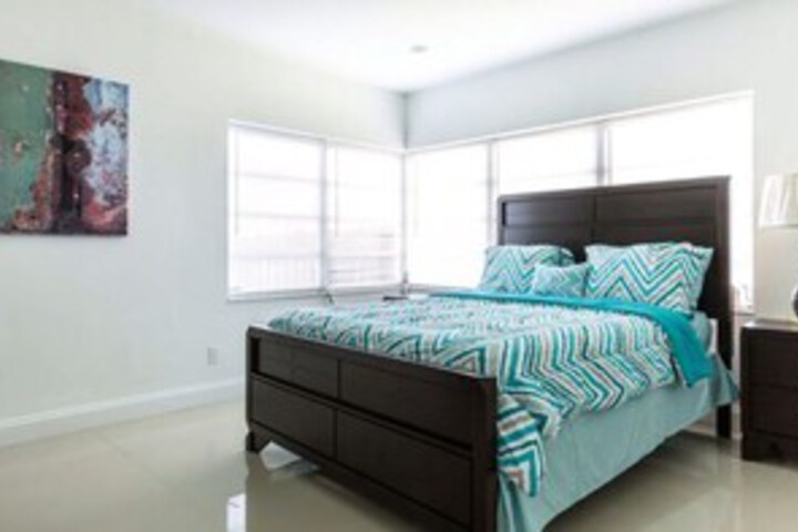 Room 6 of 30