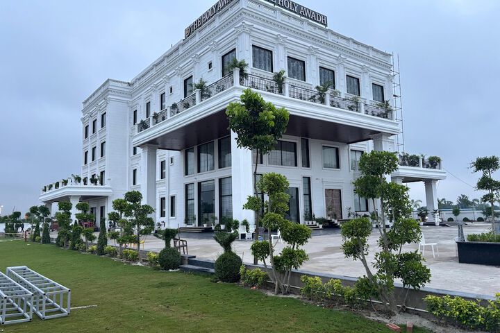 THE HOLY AWADH HOTEL in Faizabad