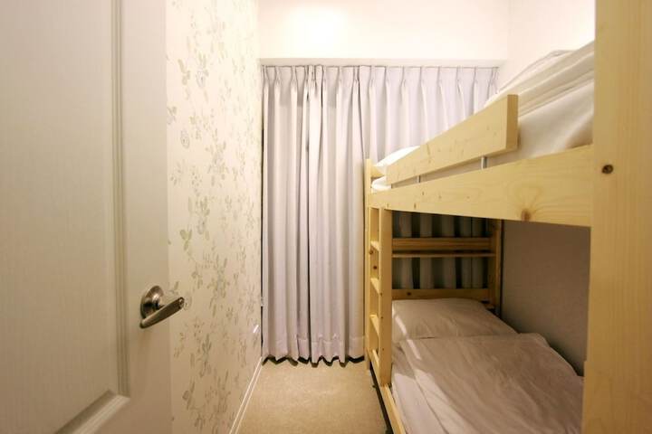 Room 18 of 80