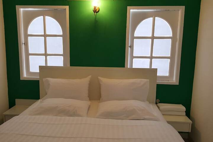 Room 3 of 40
