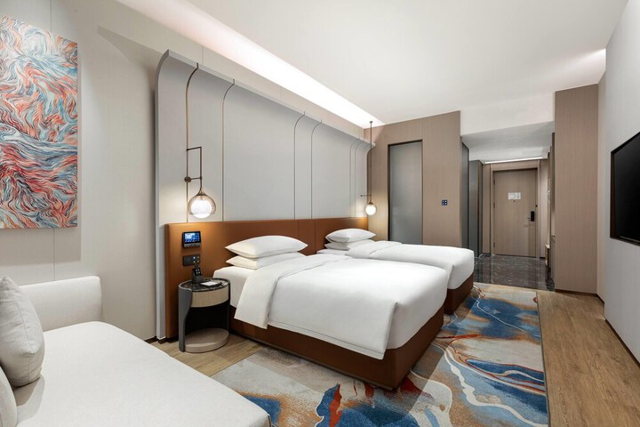 Room 9 of 18