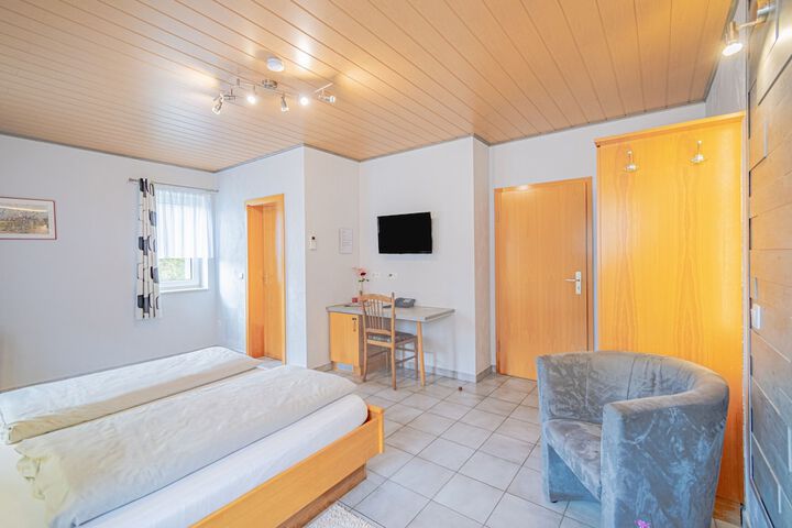 Room 3 of 40