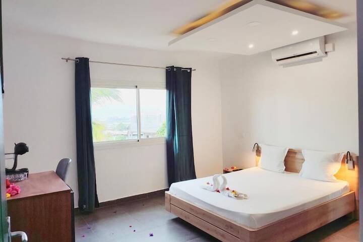 Room 5 of 8