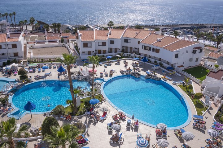 Hotel Pool
