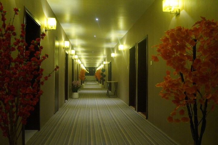 Ballroom/Hall 10 of 10