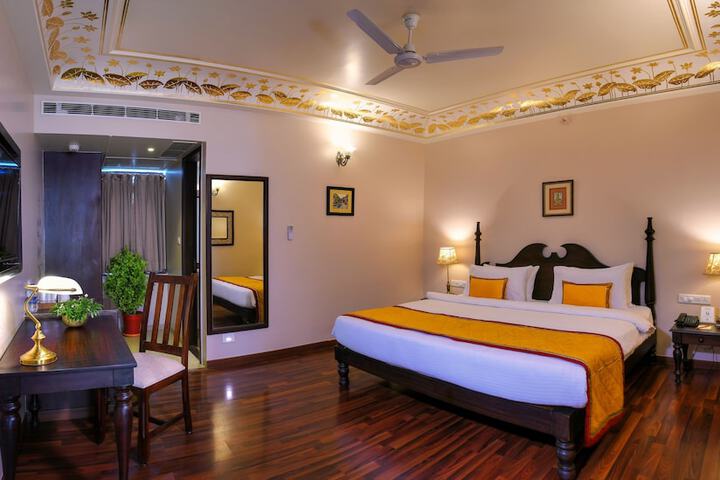 Room 4 of 39