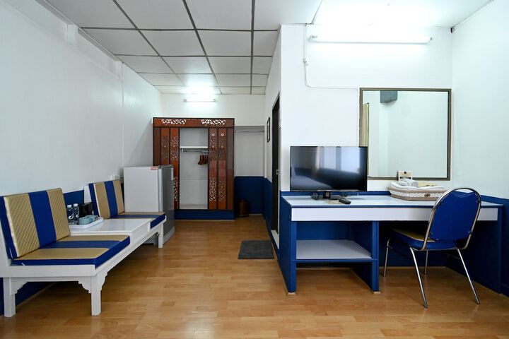 Room 15 of 120