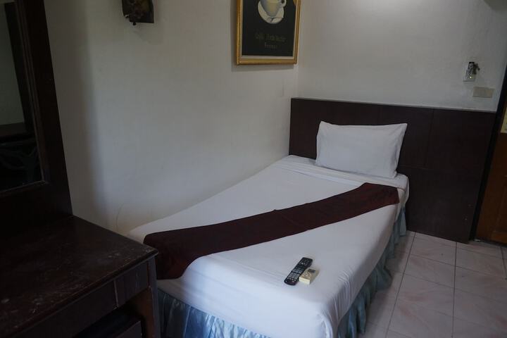 Room 13 of 84