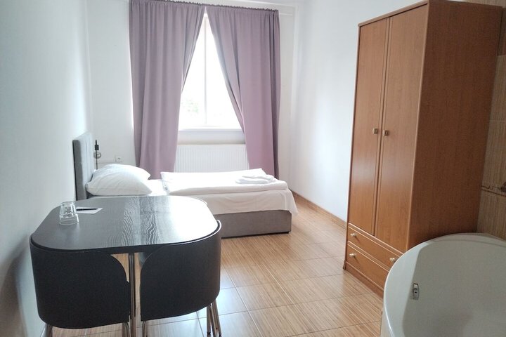 Room 60 of 106