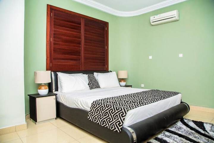 Room 6 of 14