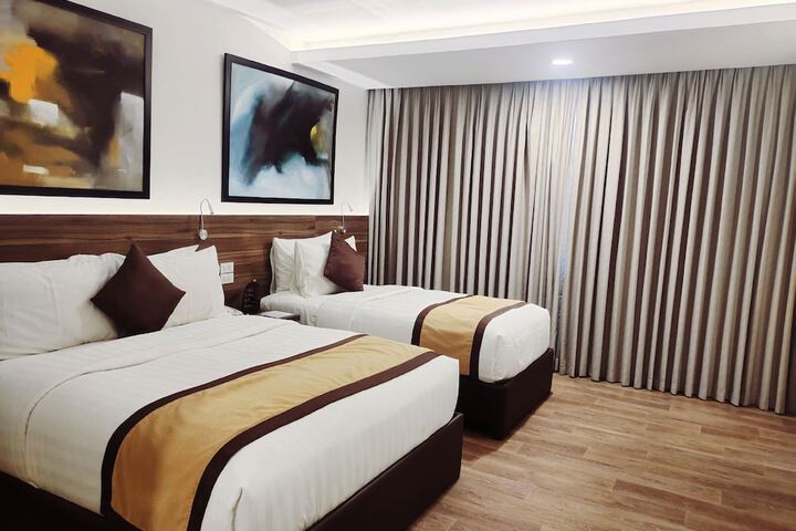Room 10 of 34