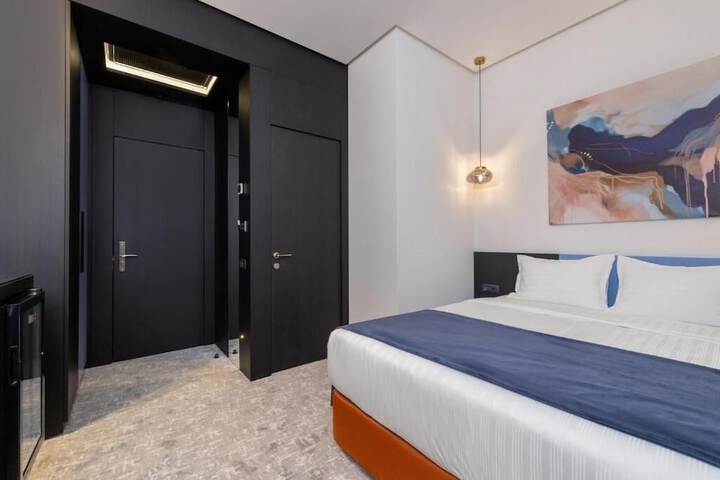 Room 19 of 28