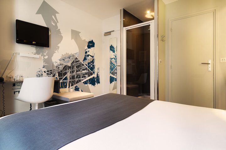 Room 13 of 32