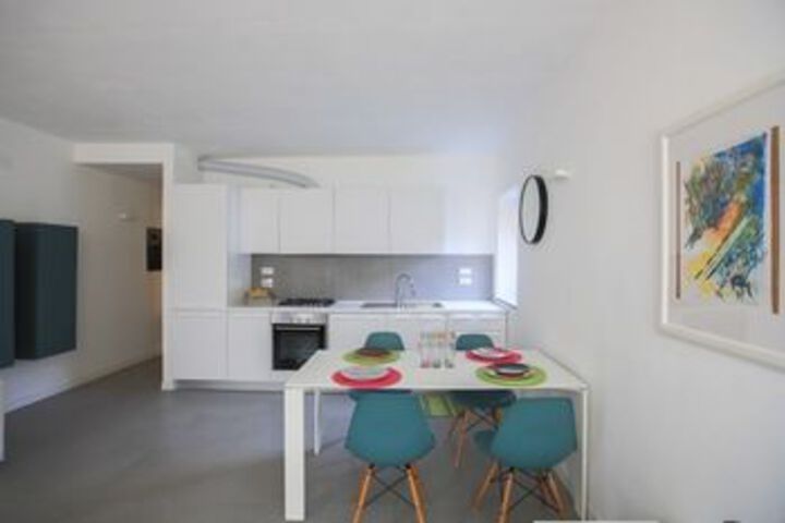 Room 5 of 12