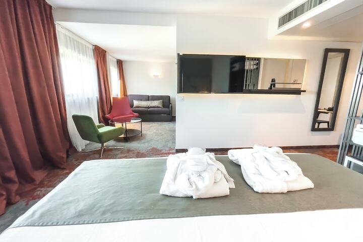 Room 10 of 78