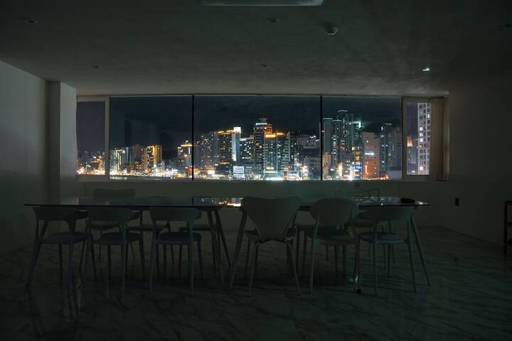 Room 30 of 40
