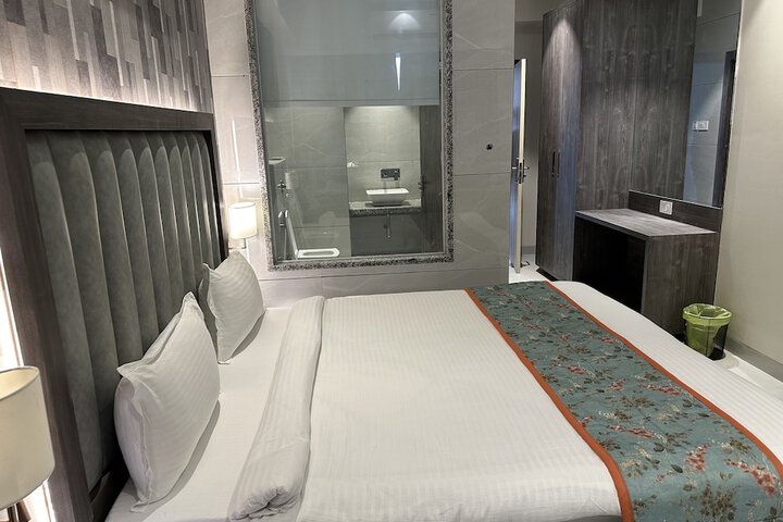 Room 4 of 13