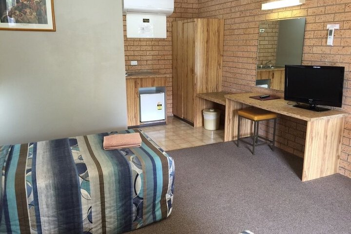 Room 2 of 44