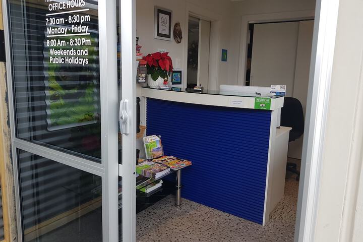Check-in/check-out kiosk