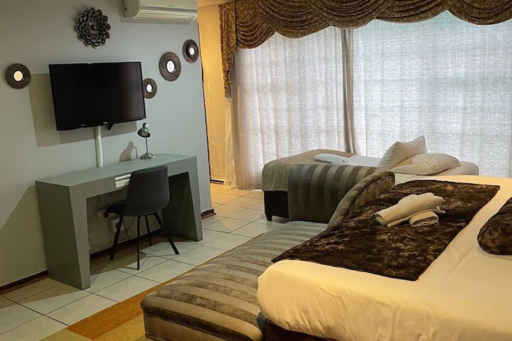 Room 9 of 77