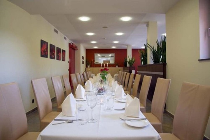 Dining 11 of 26