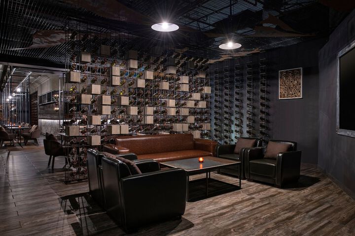 Lounge 107 of 147