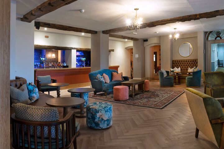 Lounge 99 of 109