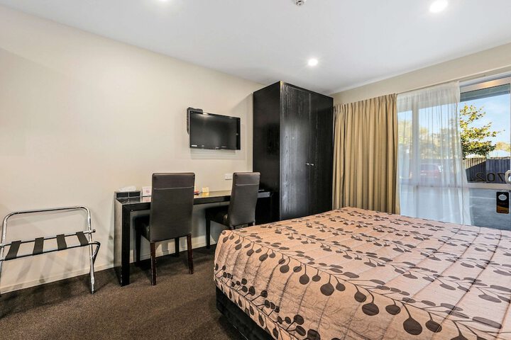 Room 11 of 42