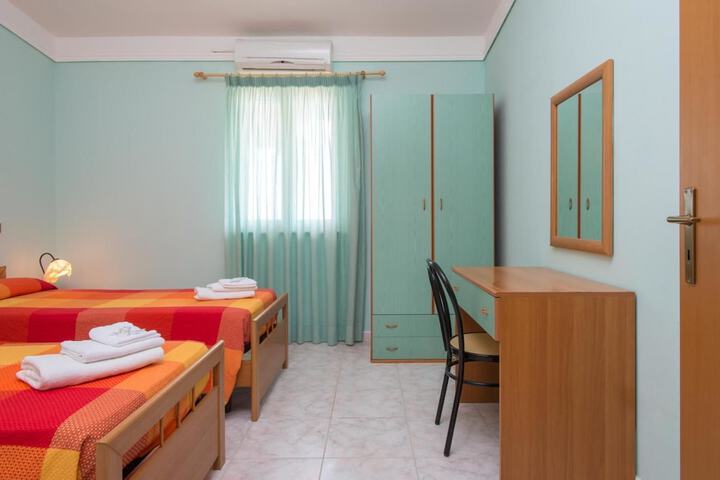 Room 9 of 89
