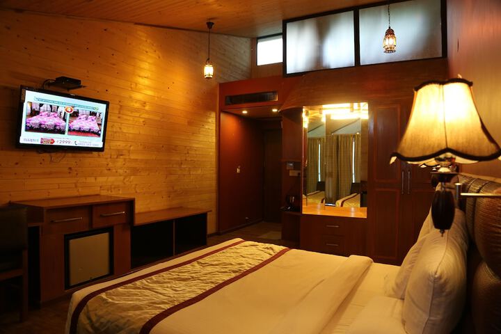 Room 13 of 21