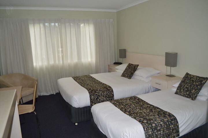 Room 13 of 83