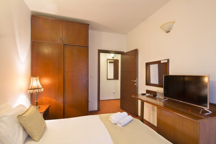 Room 43 of 95