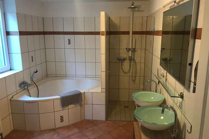 Room 22 of 38