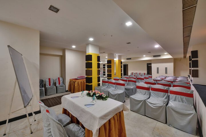 Business Center 22 of 25