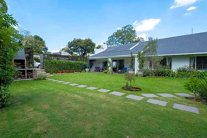 Lovely House with Big Garden Parktown North