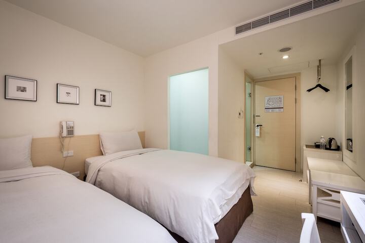 Room 21 of 123