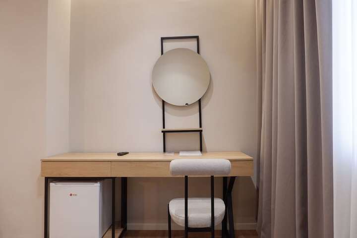Room 7 of 16