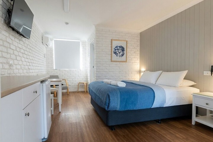Room 3 of 38