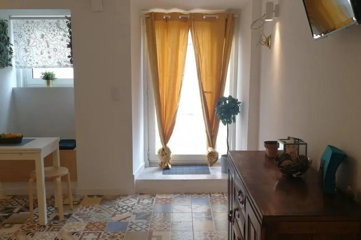 Room 10 of 18
