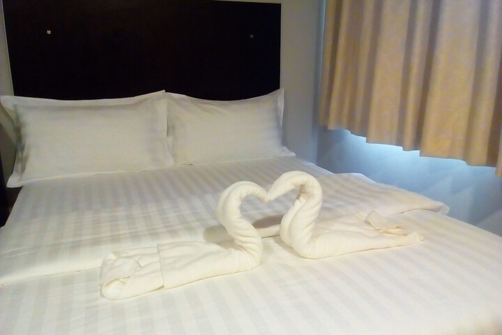 Room 10 of 18