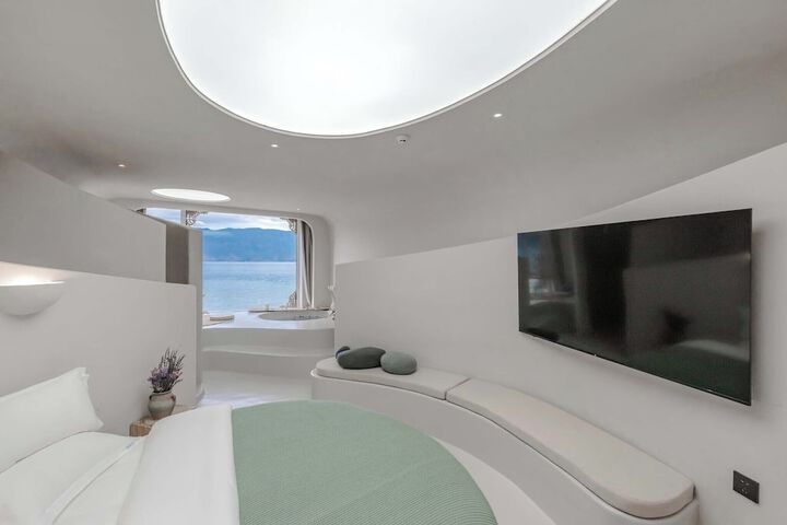Room 2 of 101