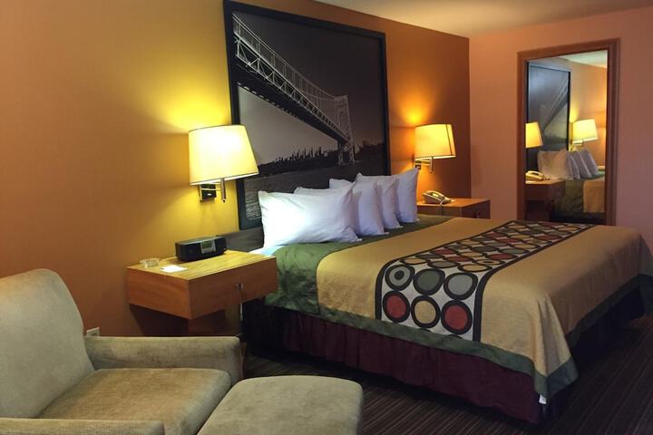 Room 21 of 33